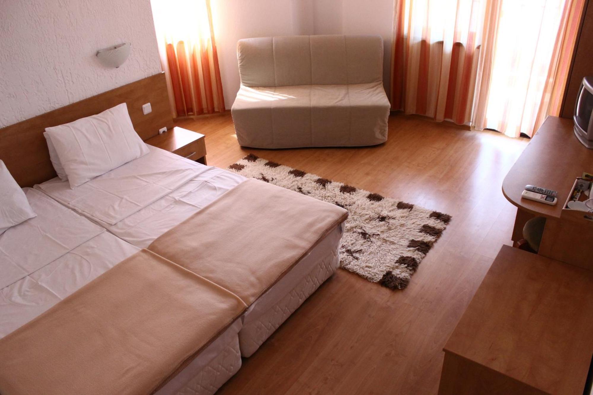 Family Hotel Bellehouse Черноморець Номер фото